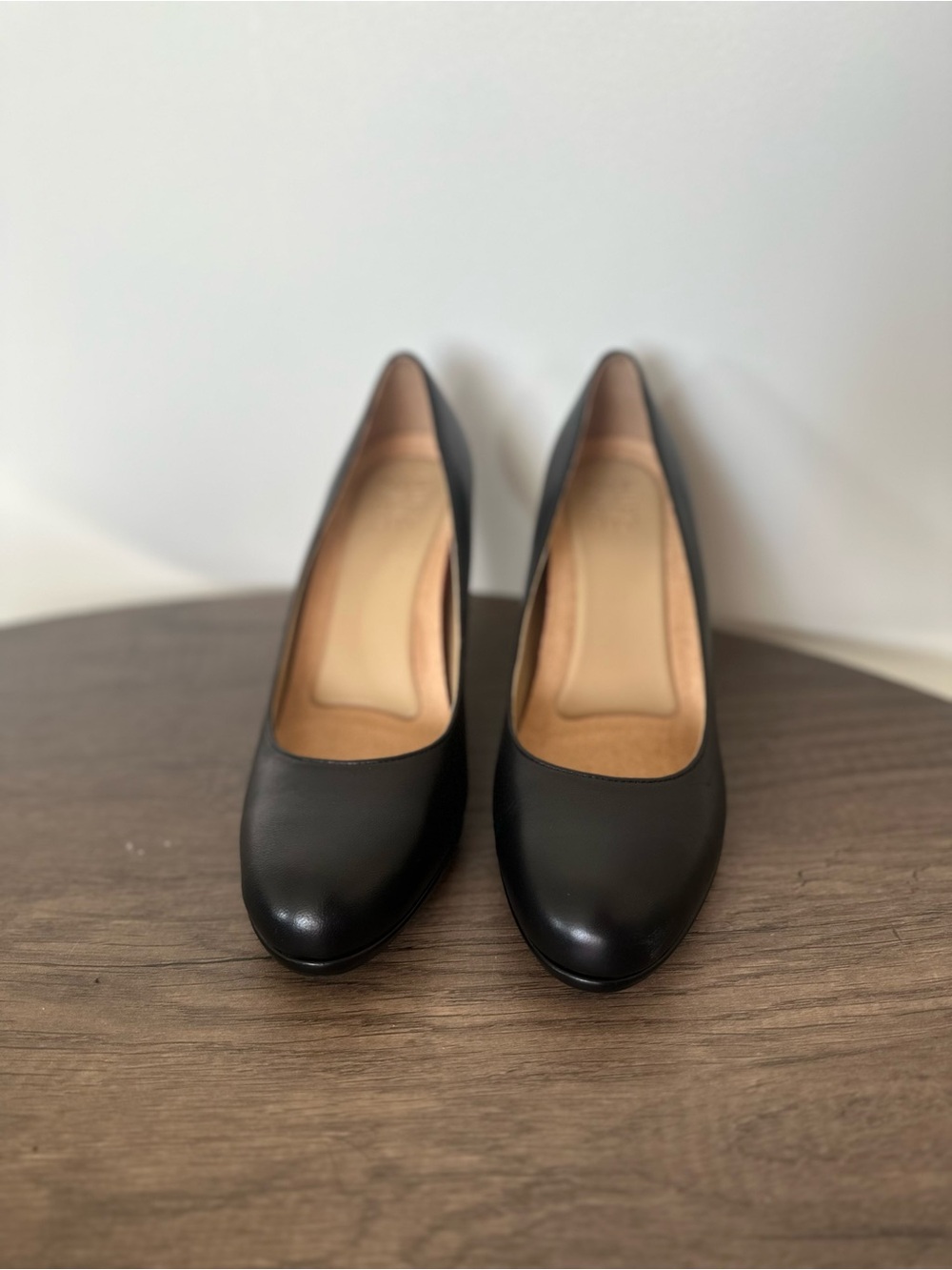 Naturalizer Black Leather Round-Toe Heels